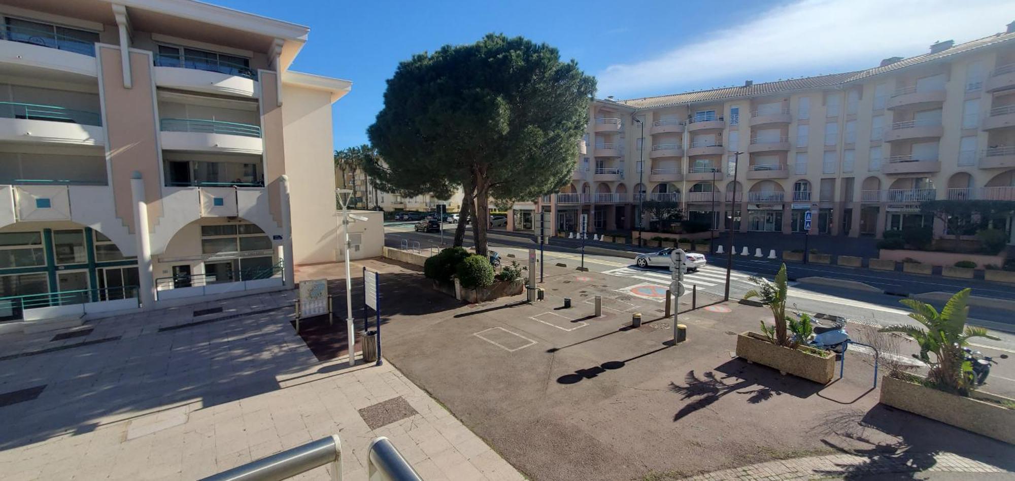 Le Nadir Grand T2 51m2, 4-5p, Parking * Fréjus