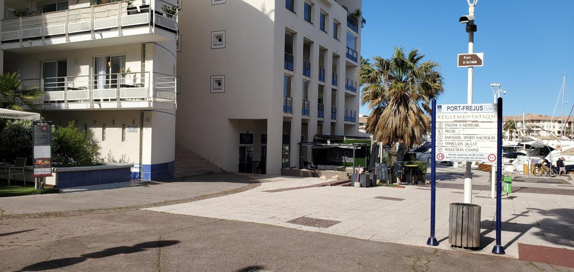 Appartement Le Nadir Grand T2 51m2, 4-5p, Parking Fréjus